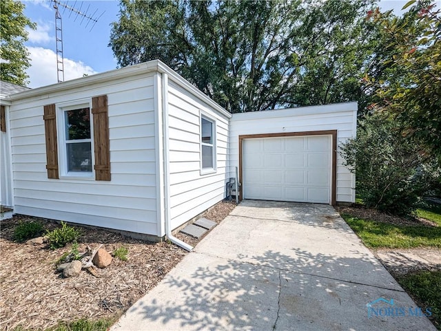 375 W Thomas St, Fostoria, OH 44830 - photo 7