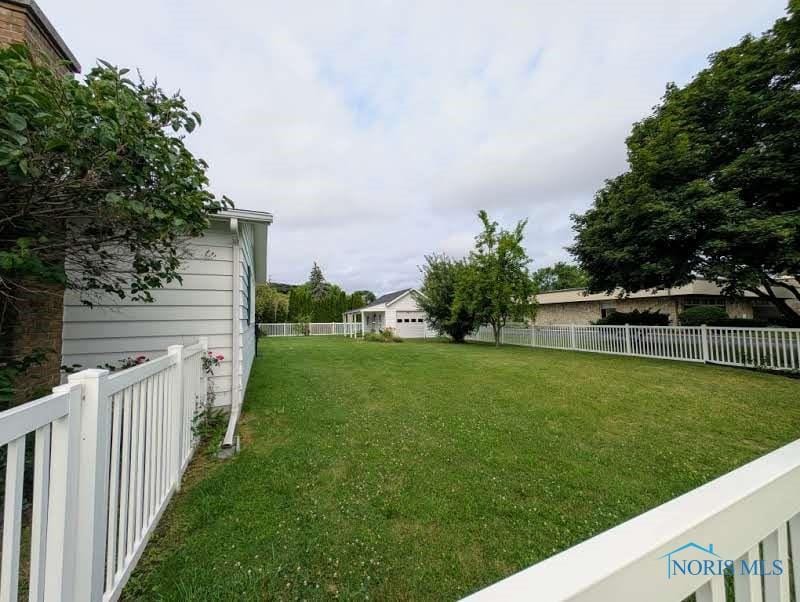 123 E 10th St, Port Clinton, OH 43452 - photo 2