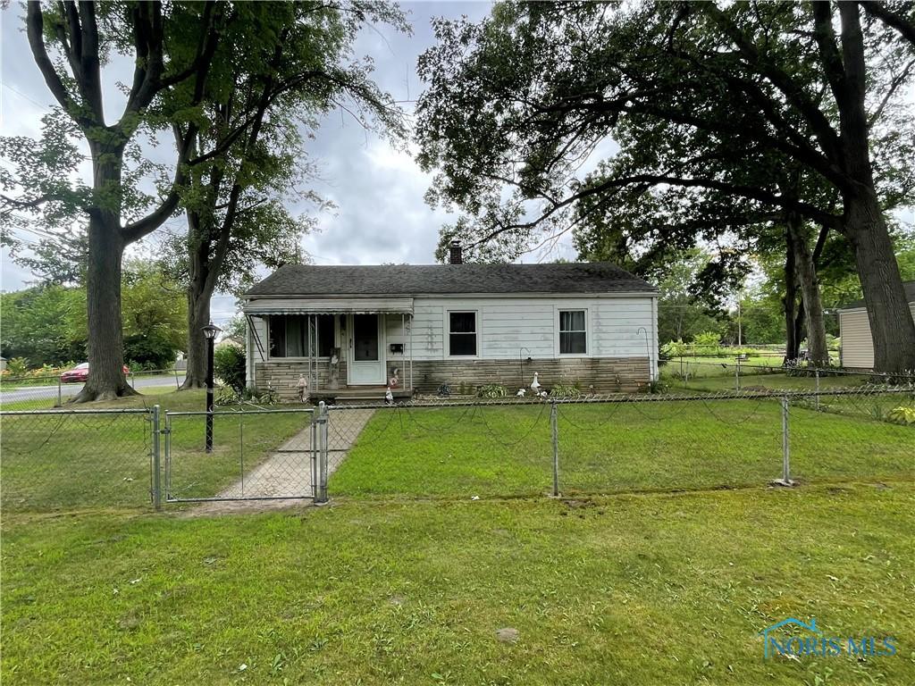 5203 Adella St, Toledo, OH 43613 - photo 1