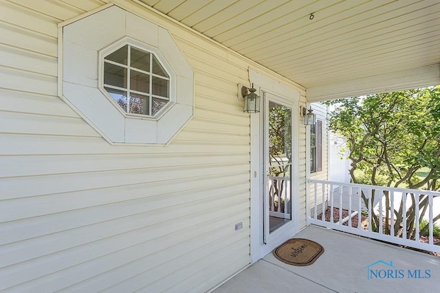 1065 Sparrow Ln, Bowling Green, OH 43402 - photo 4