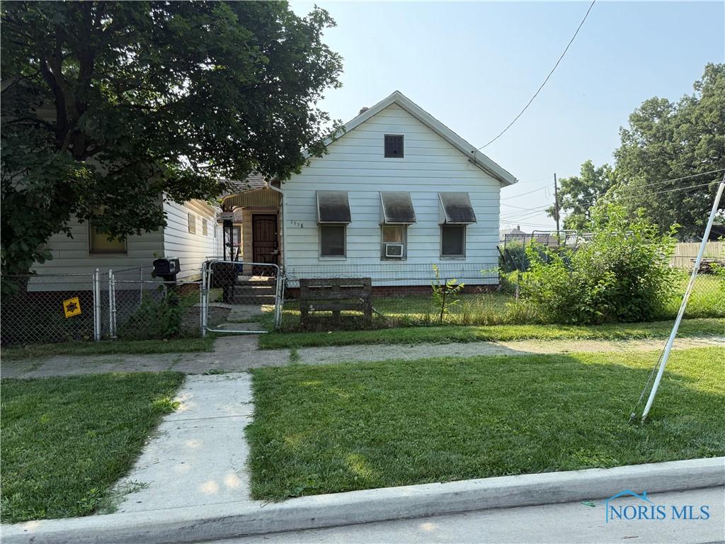 2938 Chase St, Toledo, OH 43611 - photo 1