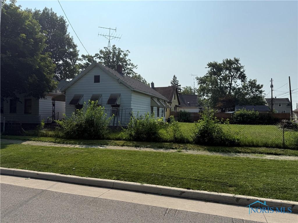 2938 Chase St, Toledo, OH 43611 - photo 3