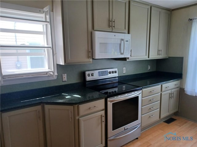 806 Pierce St, Maumee, OH 43537 - photo 5