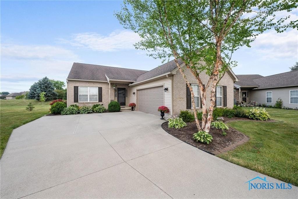 7373 Longwater Ct, Maumee, OH 43537 - photo 1