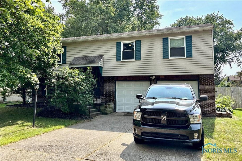 156 Partridge Ln, Perrysburg, OH 43551 - photo 1