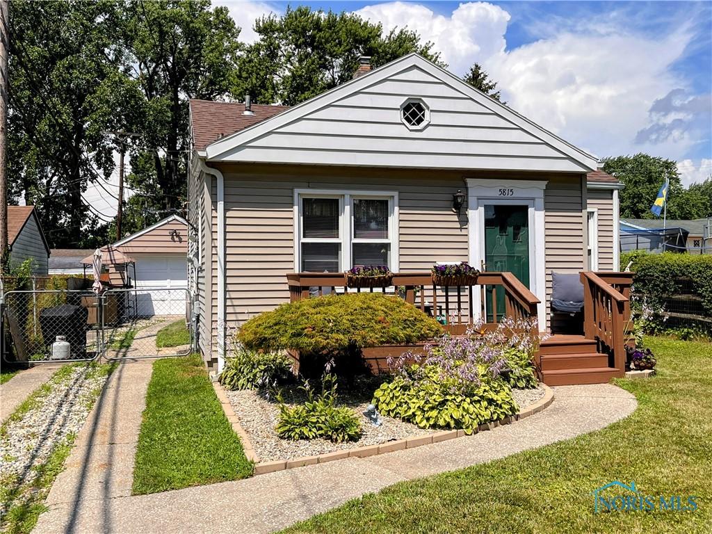 5815 Acoma Dr, Toledo, OH 43623 - photo 2