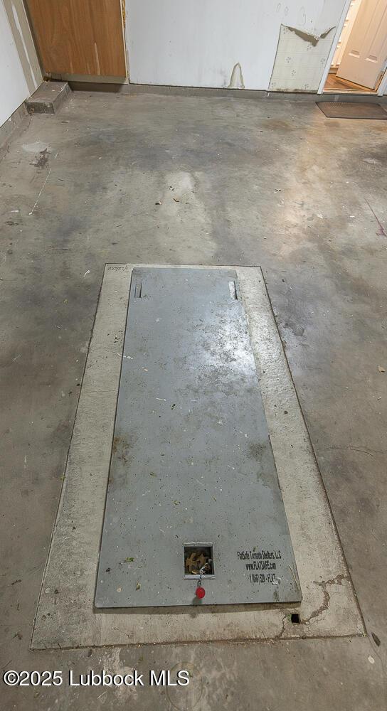 3423 60th St, Lubbock, TX 79413 - entry to storm shelter