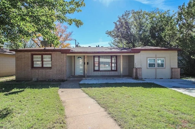 ranch-style house with a front yard