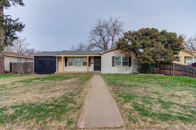 single story home featuring a front lawn