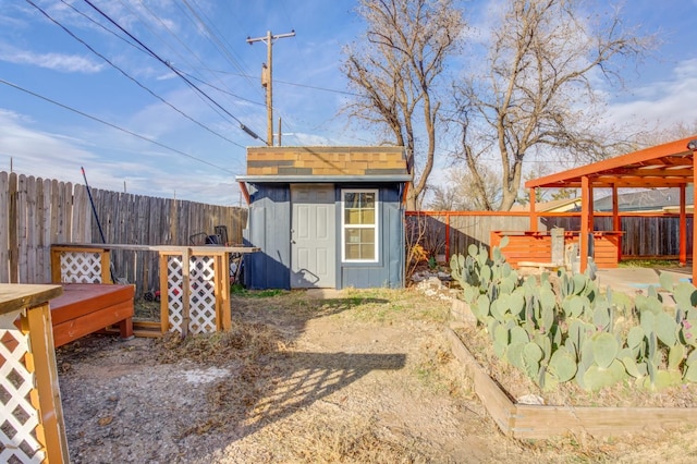 view of yard with a shed