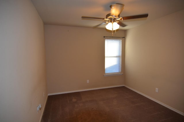 carpeted empty room featuring ceiling fan