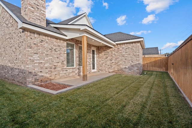 view of yard featuring a patio area