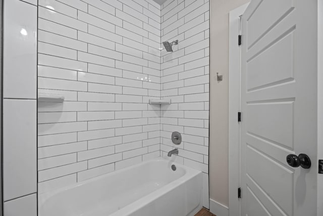 bathroom featuring tiled shower / bath