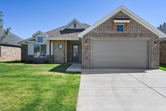 view of front facade featuring a front lawn