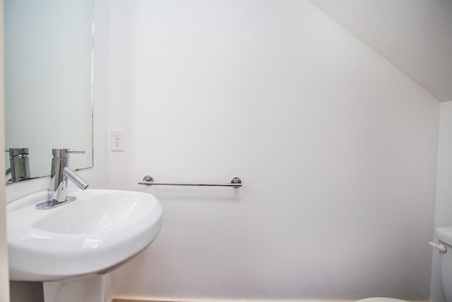 bathroom featuring toilet and sink