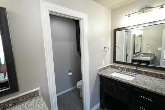 bathroom with vanity, toilet, and decorative backsplash