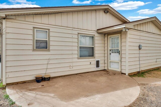 4802 54th St, Lubbock, TX 79414 - entrance to property with a patio
