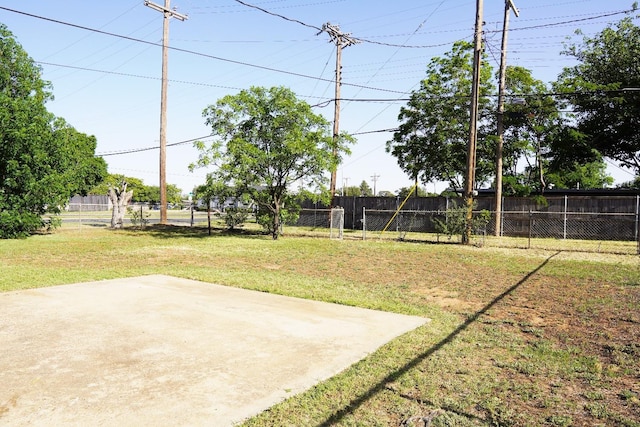 view of yard featuring a patio