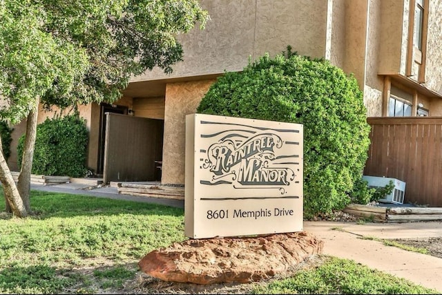 view of community / neighborhood sign