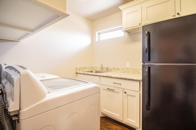 washroom with sink, washer and clothes dryer, and dark hardwood / wood-style floors