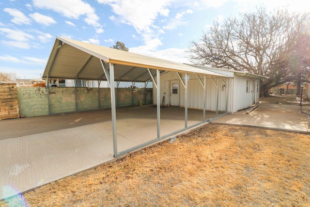 view of vehicle parking featuring a carport