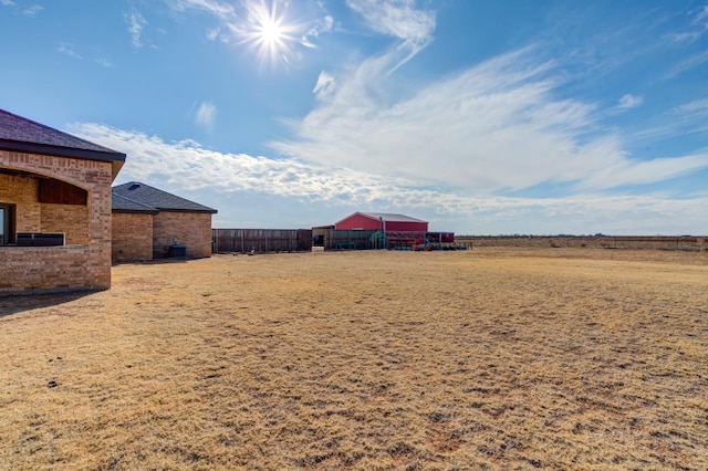 view of yard featuring a rural view