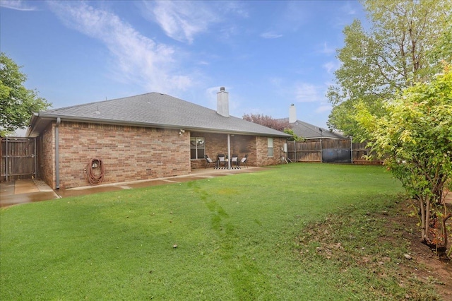 view of yard featuring a patio area