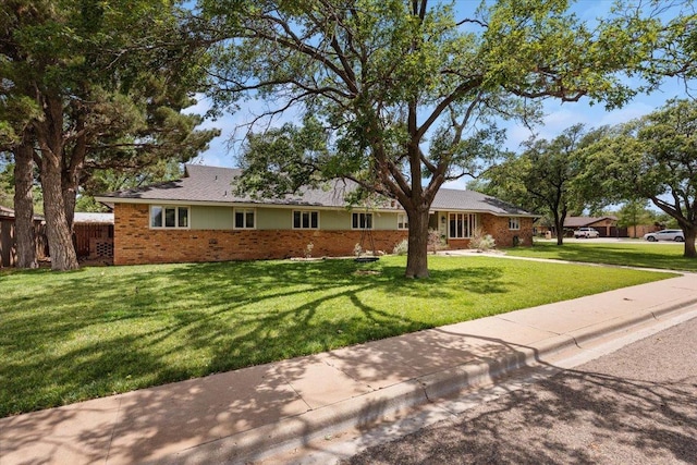 single story home with a front yard