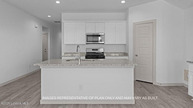 7816 93rd St, Lubbock, TX 79424 - kitchen with appliances with stainless steel finishes, recessed lighting, white cabinetry, a center island with sink, and light wood finished floors