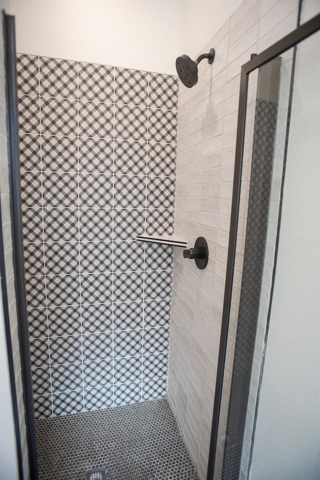 bathroom with a tile shower