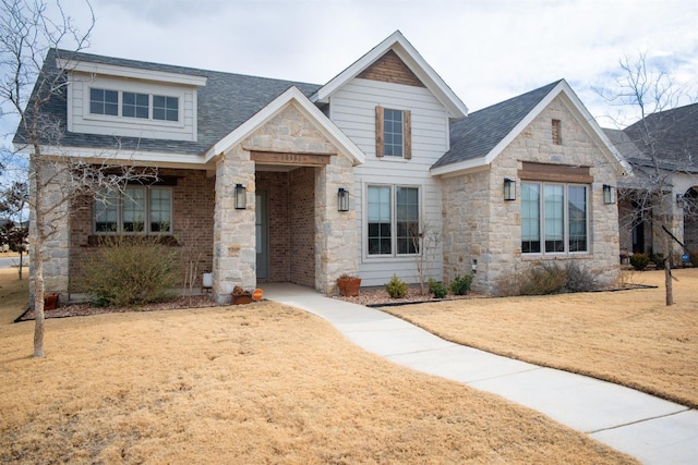 view of front facade with a front lawn