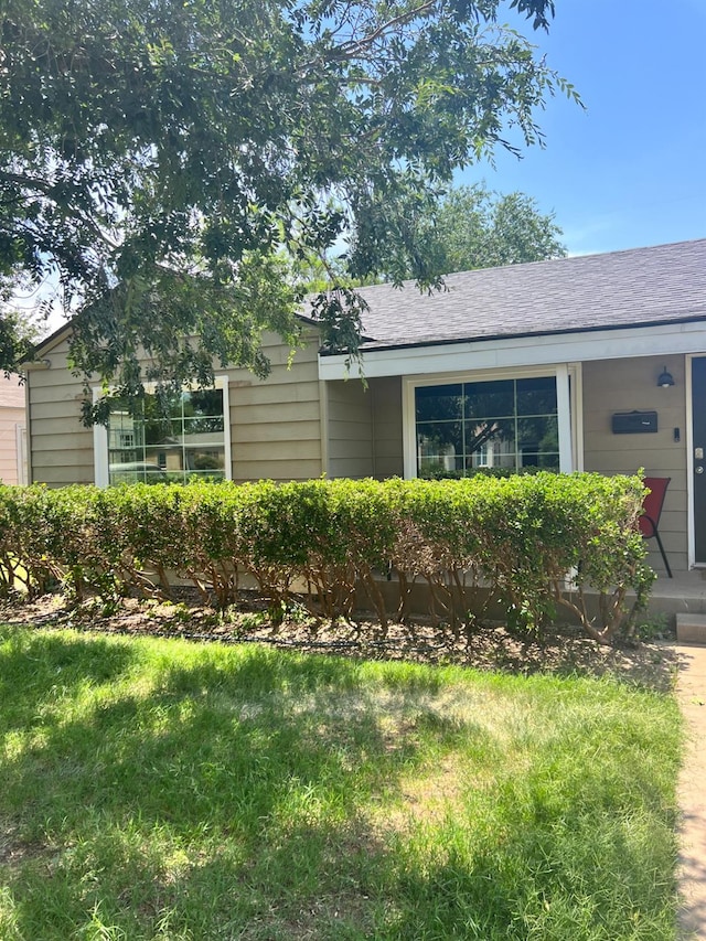 view of front of home with a front yard