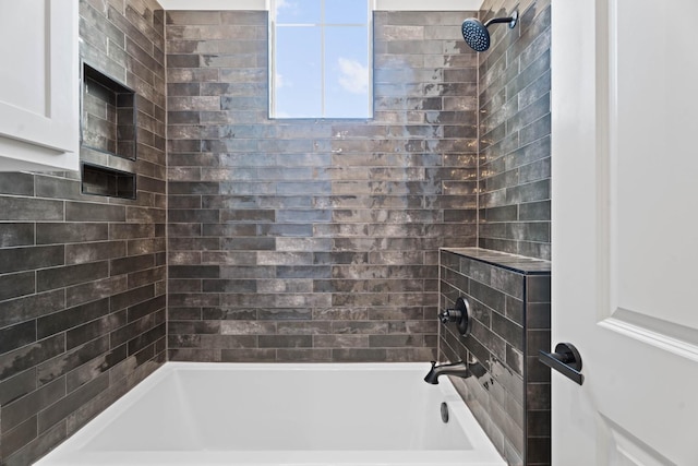 bathroom featuring tiled shower / bath combo