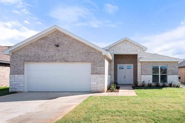 view of front of house featuring a garage and a front lawn