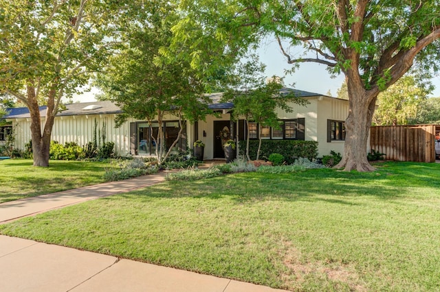 ranch-style home featuring a front yard