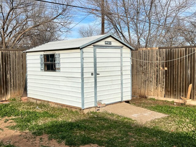 view of outbuilding