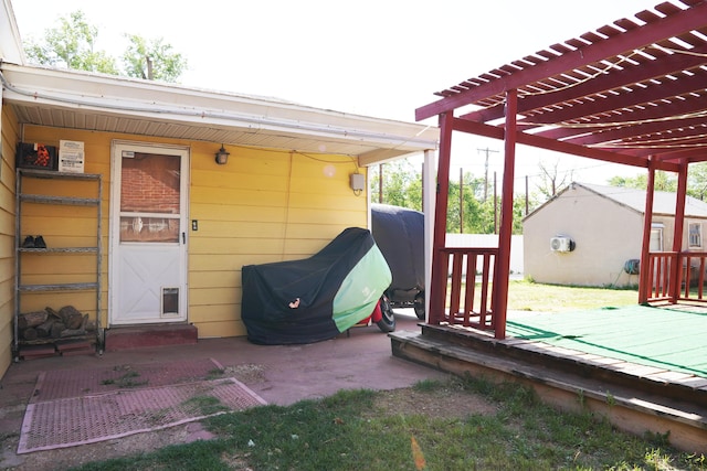 2007 25th St, Lubbock, TX 79411 - exterior space featuring a deck and a pergola