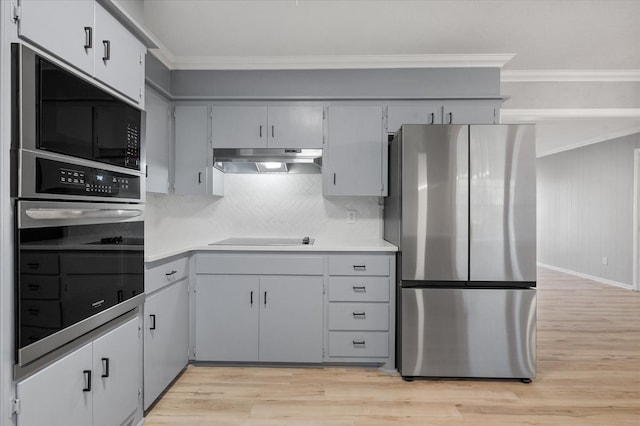 kitchen featuring ornamental molding, stainless steel appliances, gray cabinets, and light hardwood / wood-style floors