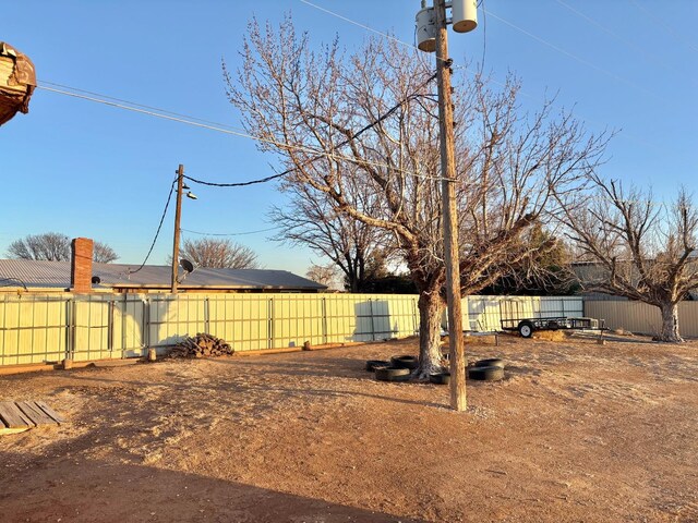 819 N Amherst Hwy, Earth, TX 79031 - view of yard