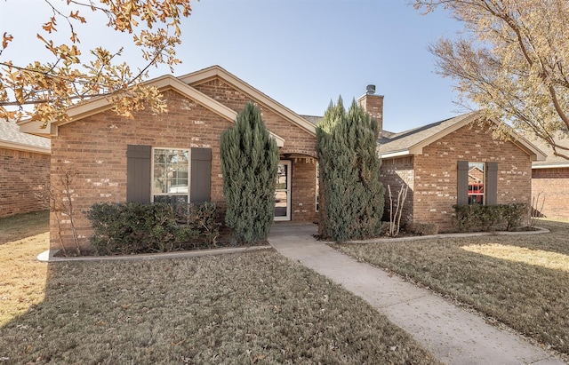 ranch-style home featuring a front lawn