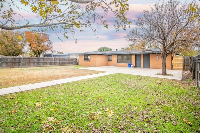 exterior space featuring a lawn