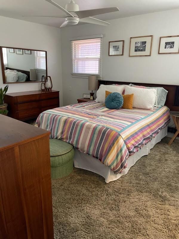 carpeted bedroom featuring ceiling fan