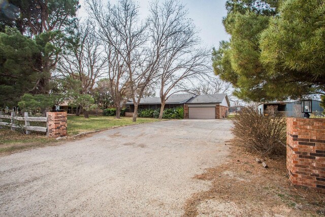 single story home featuring a front lawn