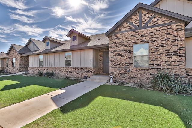 view of front of house with a front lawn