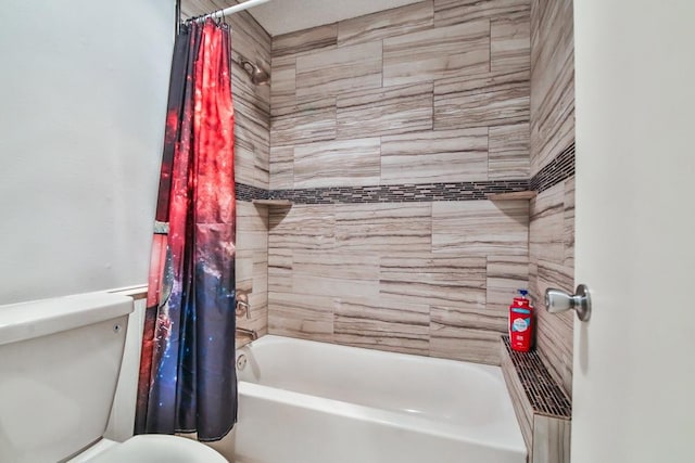 bathroom featuring toilet and shower / bath combo with shower curtain