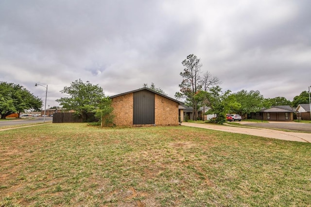 ranch-style home with a front lawn