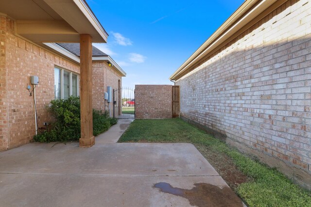 view of yard with a patio