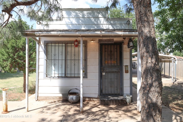 2512 Holliday Dr, Plainview, TX 79072 - view of exterior entry