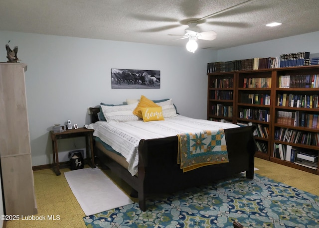 2512 Holliday Dr, Plainview, TX 79072 - bedroom featuring a textured ceiling