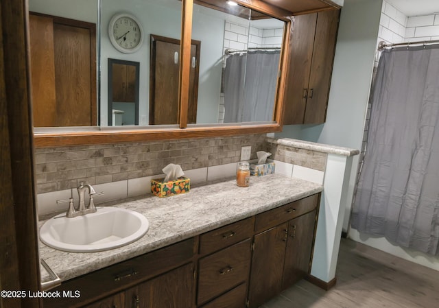 2512 Holliday Dr, Plainview, TX 79072 - full bath featuring vanity, backsplash, and curtained shower